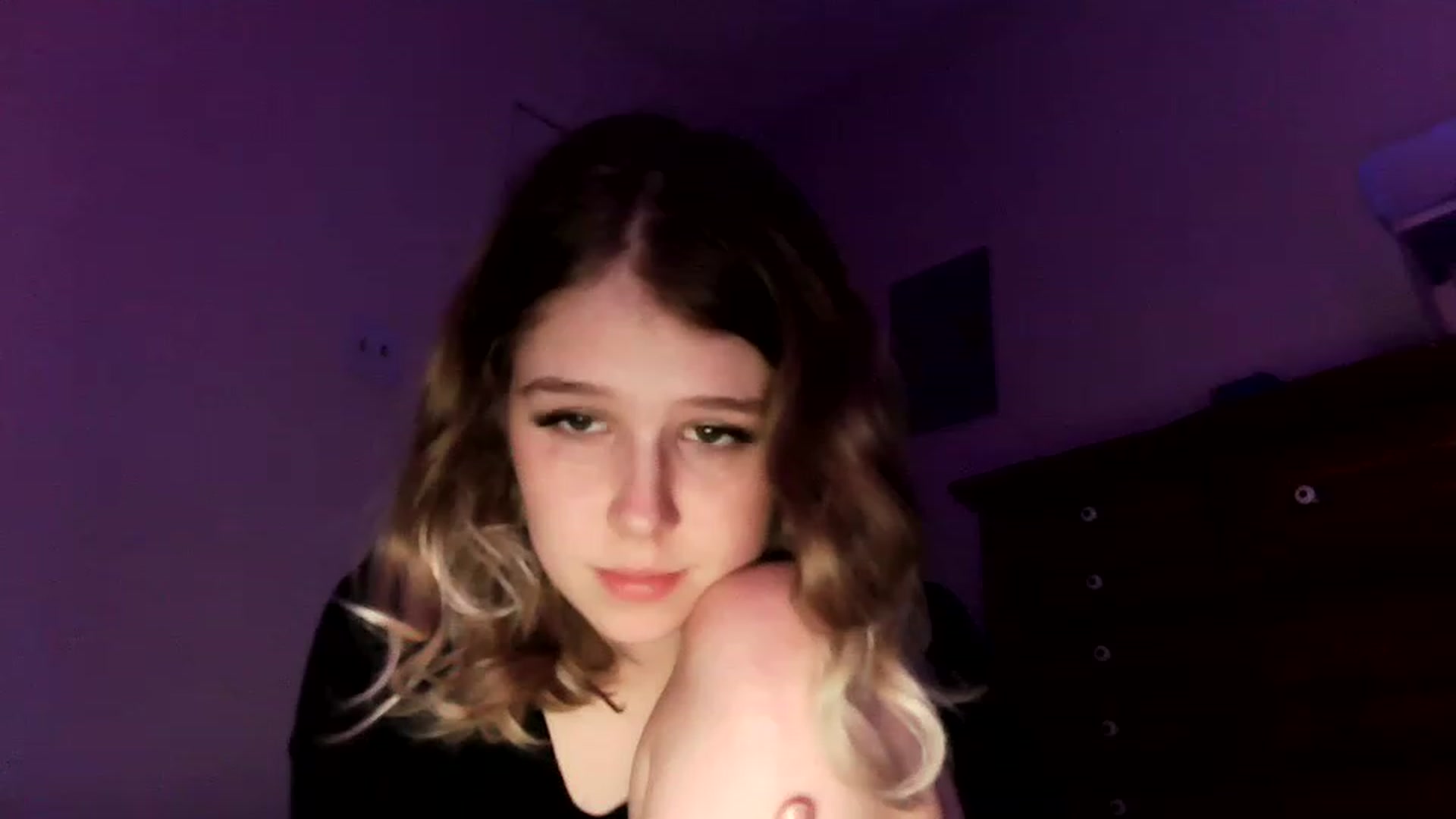 Gallery image thumbnail from bbyalice18's myfreecams stream on, 04/22/2023, 10:39 image 16 of 20