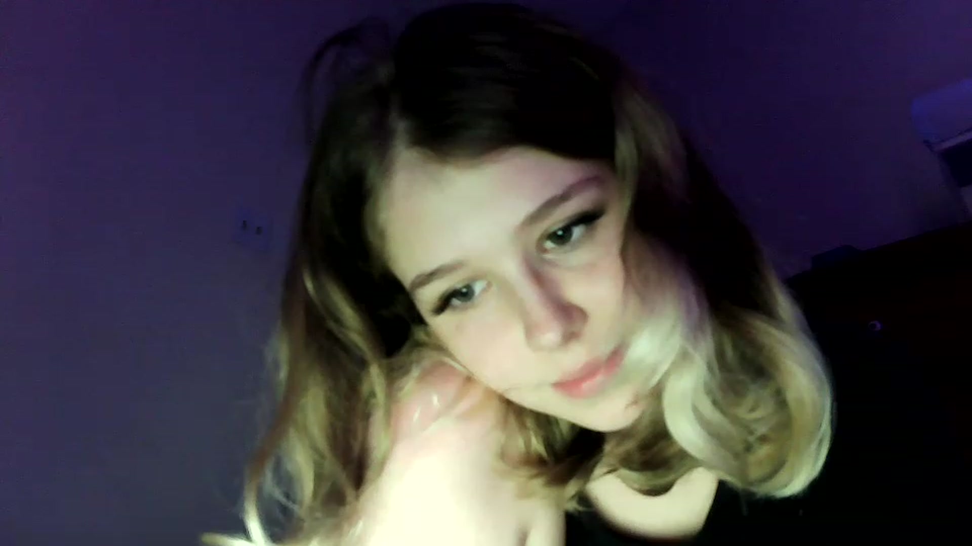 Gallery image thumbnail from bbyalice18's myfreecams stream on, 04/22/2023, 10:39 image 20 of 20