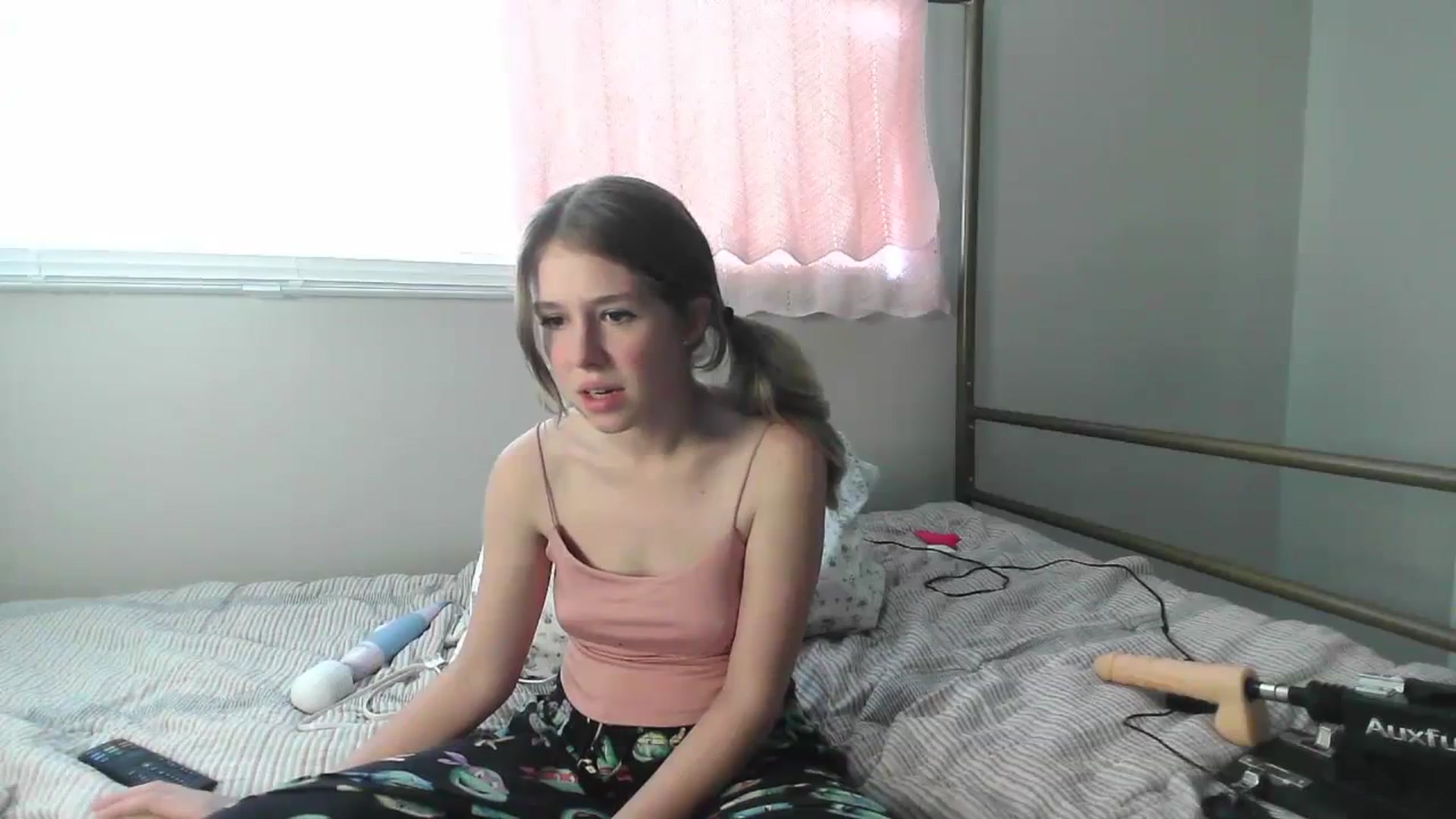 Gallery image thumbnail from bbyalice18's myfreecams stream on, 11/28/2023, 21:16 image 19 of 20