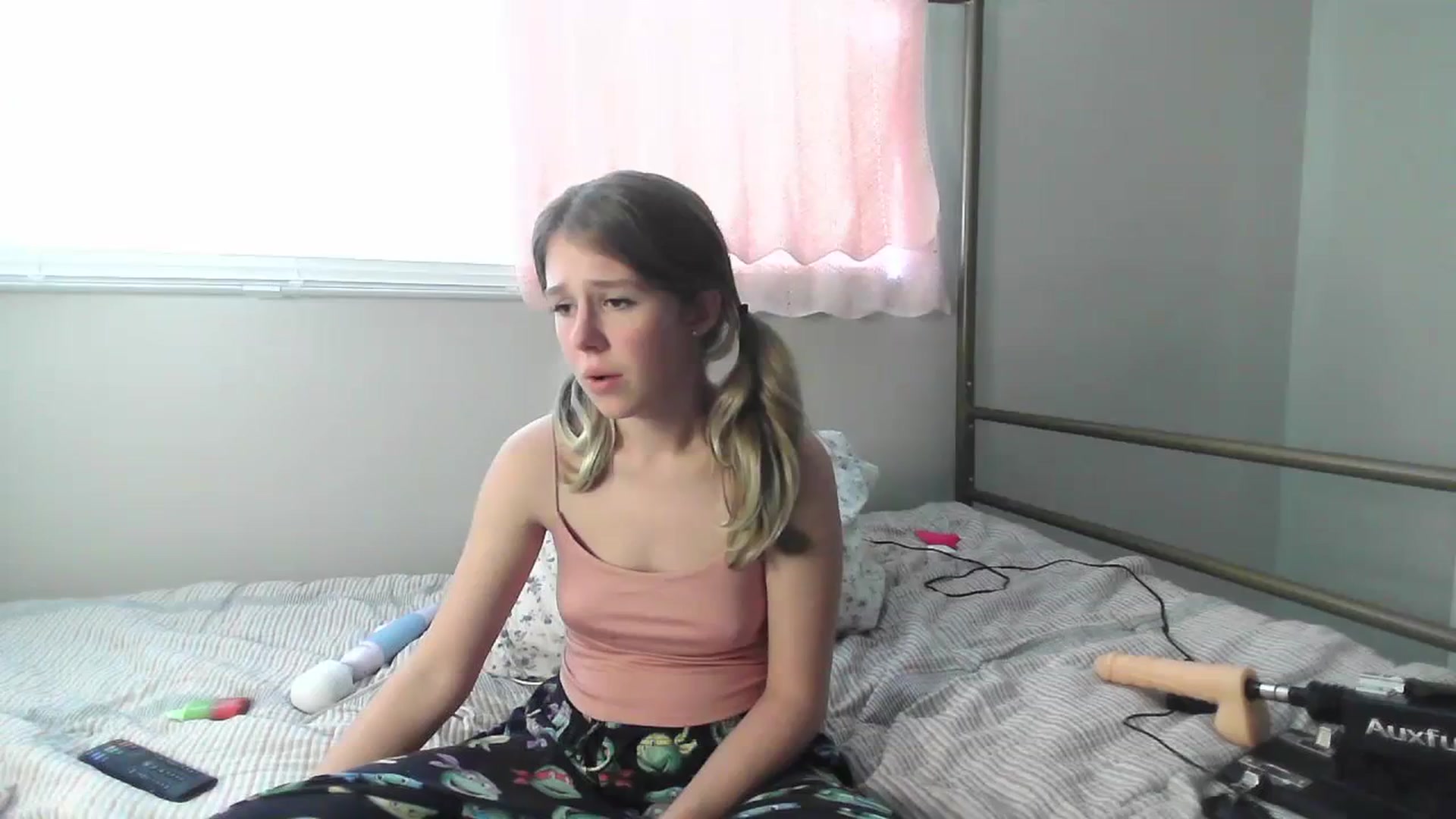 Gallery image thumbnail from bbyalice18's myfreecams stream on, 11/28/2023, 21:16 image 13 of 20