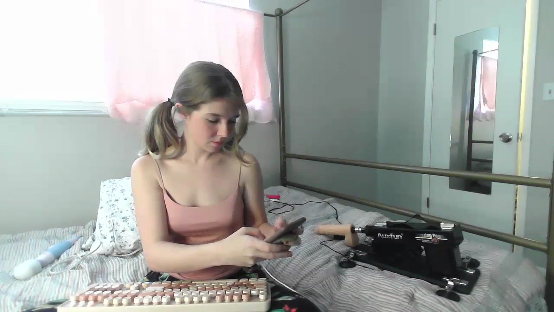 Gallery image thumbnail from bbyalice18's myfreecams stream on, 11/28/2023, 21:16 image 3 of 20