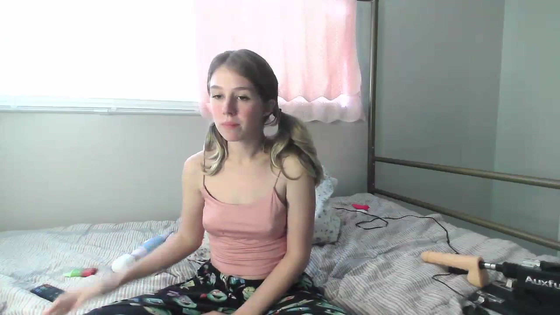 Gallery image thumbnail from bbyalice18's myfreecams stream on, 11/28/2023, 21:16 image 9 of 20