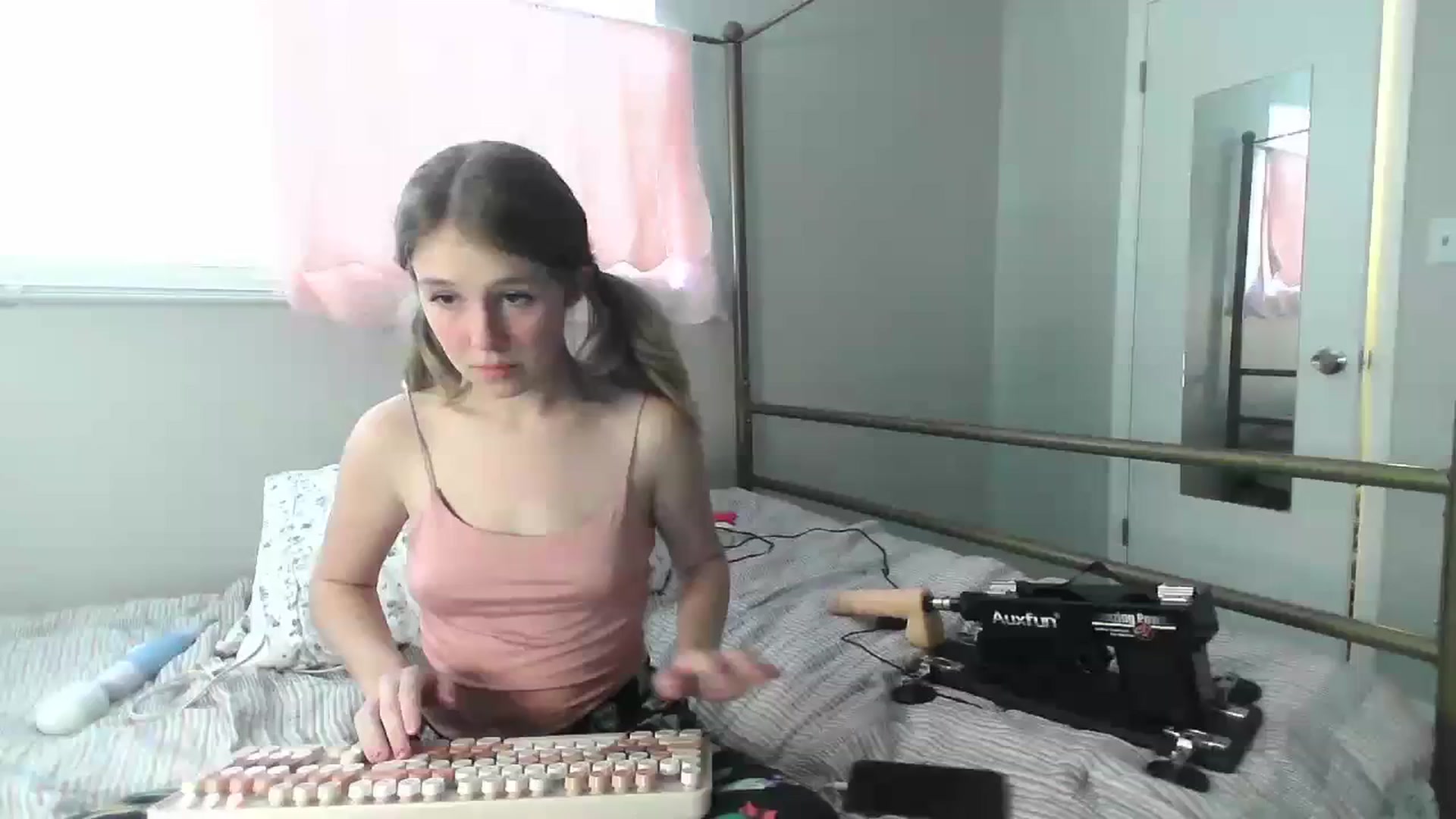 Gallery image thumbnail from bbyalice18's myfreecams stream on, 11/28/2023, 21:16 image 1 of 20