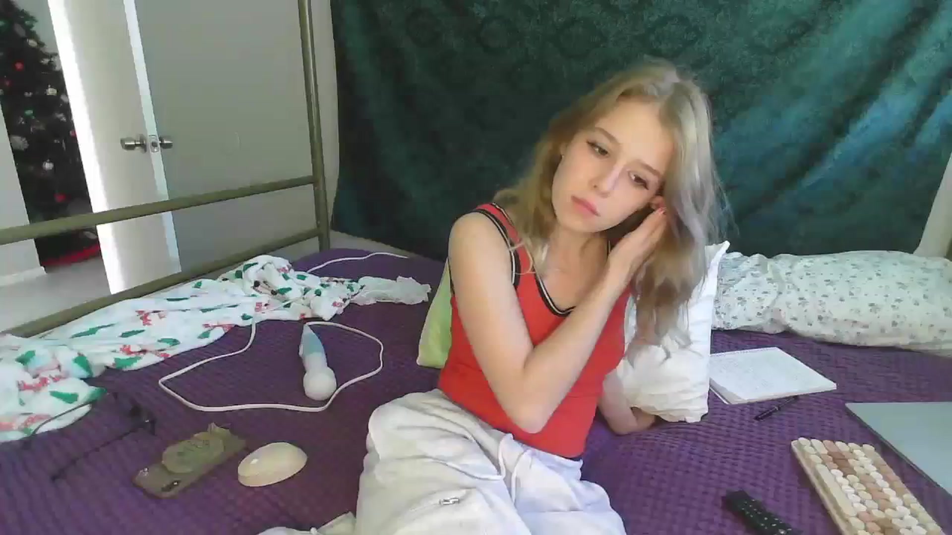 Gallery image thumbnail from bbyalice18's myfreecams stream on, 12/06/2023, 17:33 image 3 of 20