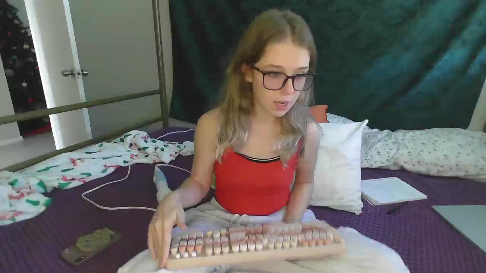 Gallery image thumbnail from bbyalice18's myfreecams stream on, 12/06/2023, 17:33 image 7 of 20