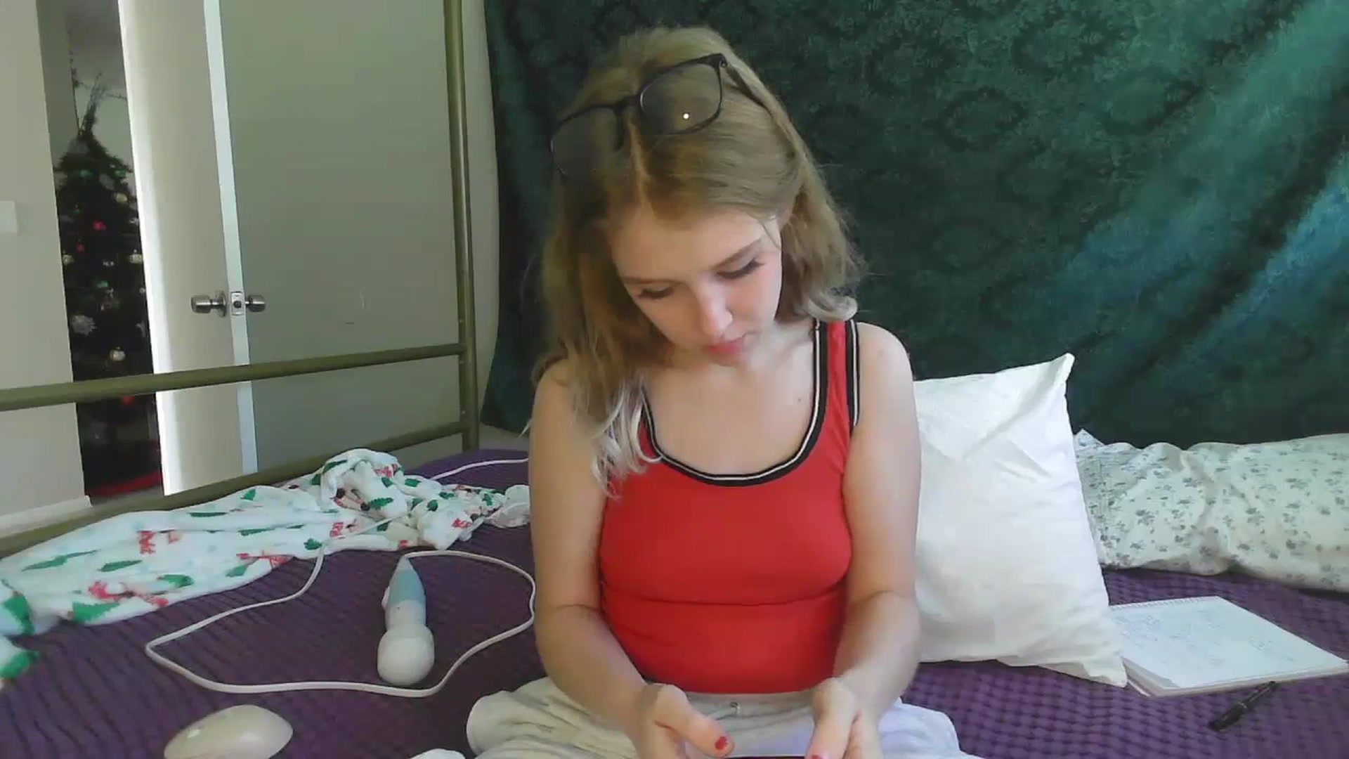 Gallery image thumbnail from bbyalice18's myfreecams stream on, 12/06/2023, 17:33 image 15 of 20