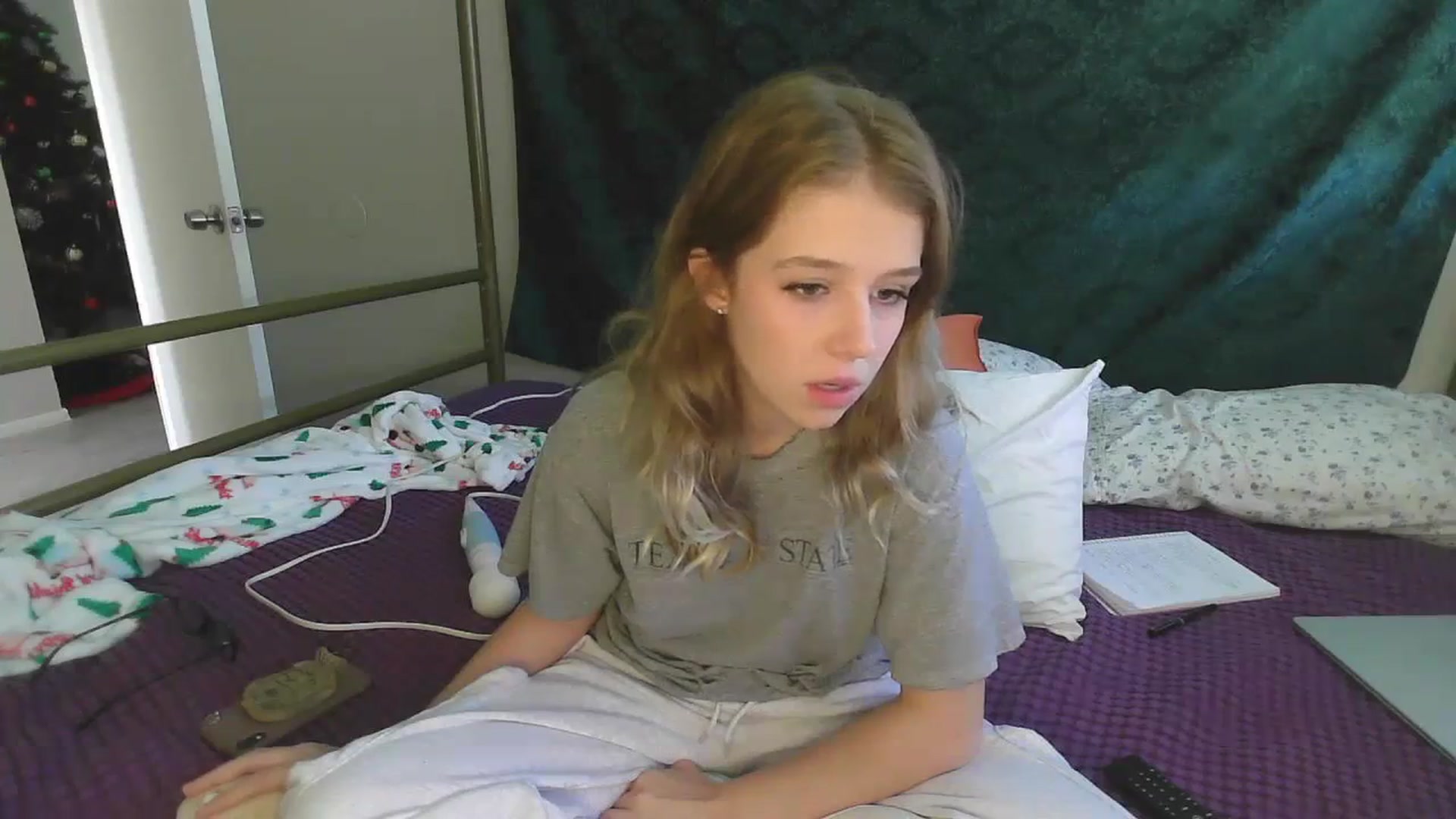 Gallery image thumbnail from bbyalice18's myfreecams stream on, 12/06/2023, 17:33 image 2 of 20