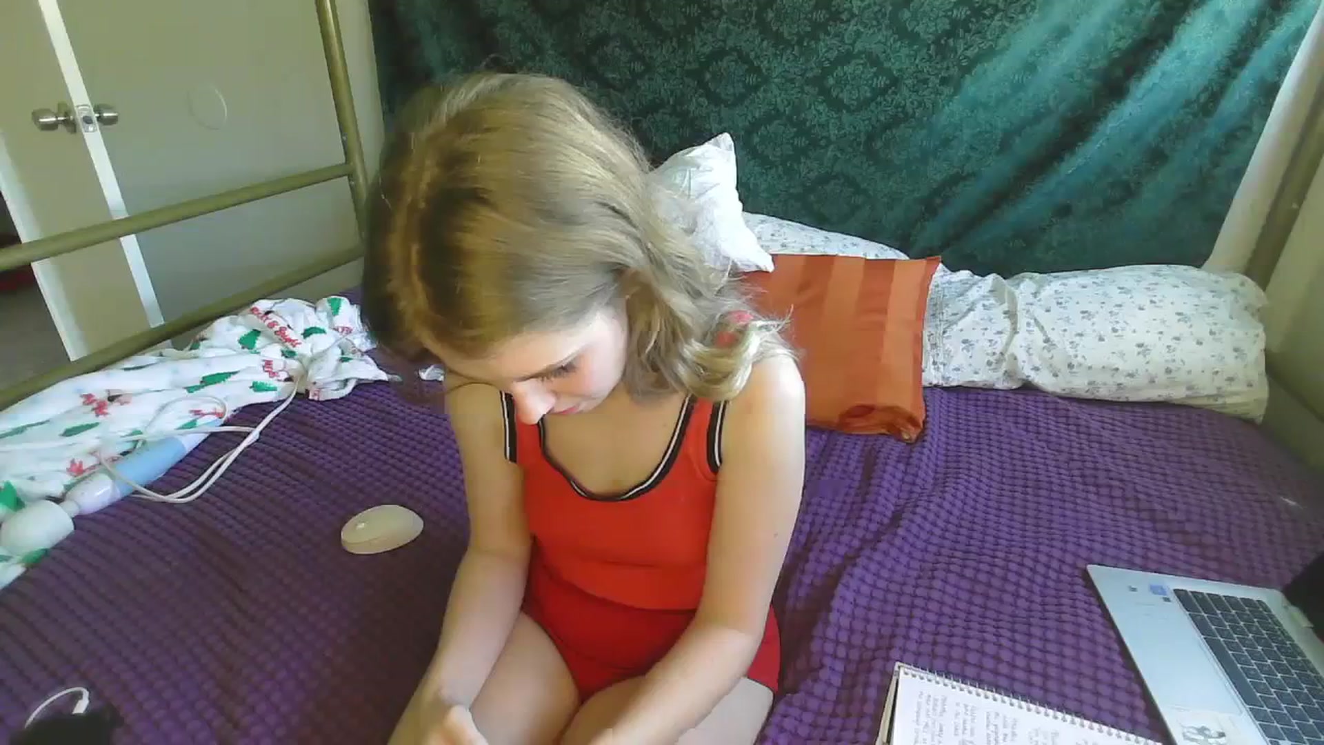Gallery image thumbnail from bbyalice18's myfreecams stream on, 12/06/2023, 19:47 image 3 of 20