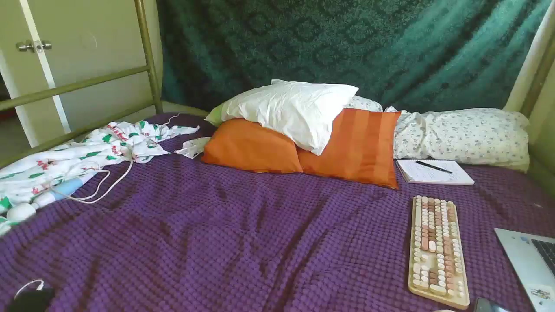 Gallery image thumbnail from bbyalice18's myfreecams stream on, 12/06/2023, 19:47 image 13 of 20