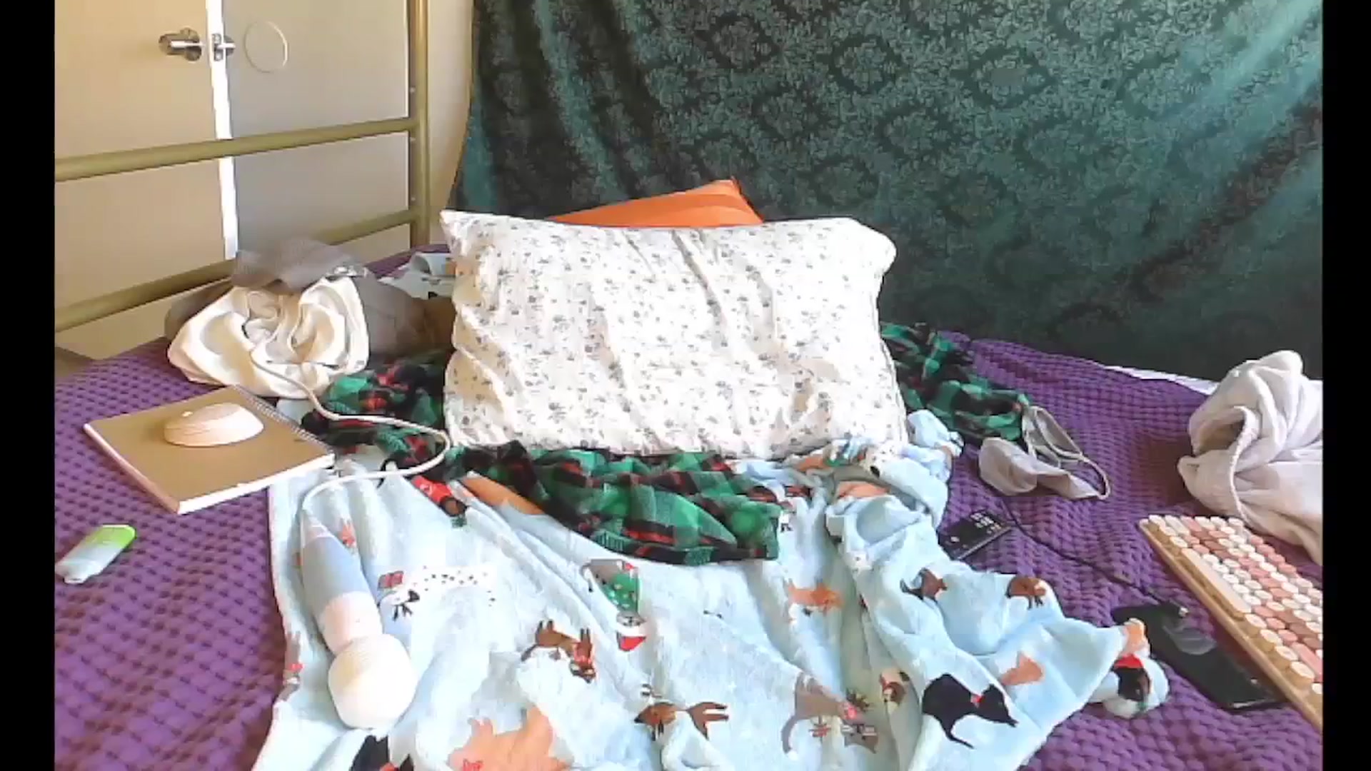 Gallery image thumbnail from bbyalice18's myfreecams stream on, 12/11/2023, 21:39 image 14 of 20