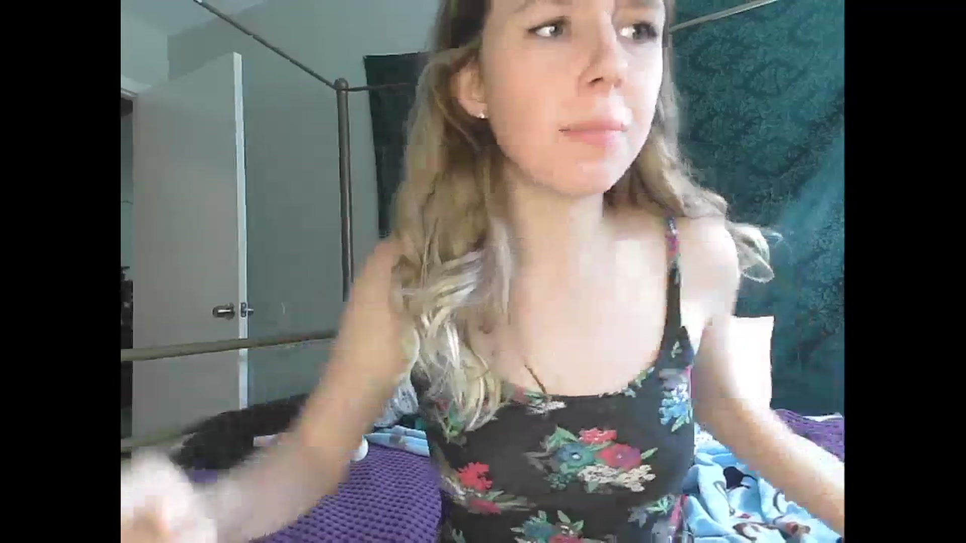Gallery image thumbnail from bbyalice18's myfreecams stream on, 12/13/2023, 19:42 image 17 of 20