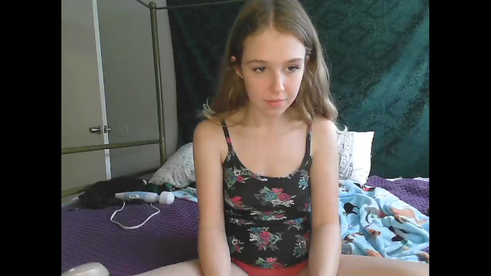 Gallery image thumbnail from bbyalice18's myfreecams stream on, 12/13/2023, 19:42 image 19 of 20