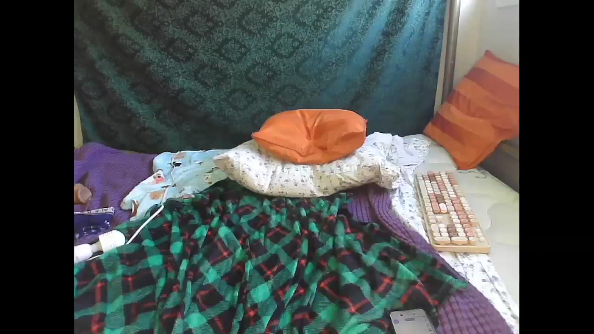 Gallery image thumbnail from bbyalice18's myfreecams stream on, 12/18/2023, 18:29 image 10 of 20