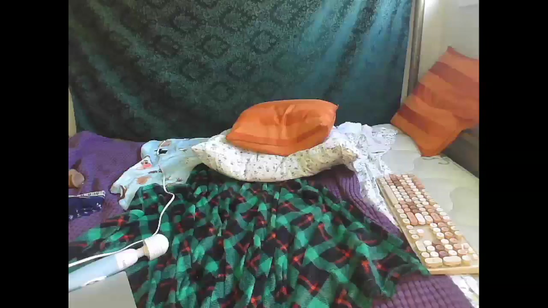Gallery image thumbnail from bbyalice18's myfreecams stream on, 12/18/2023, 18:29 image 7 of 20