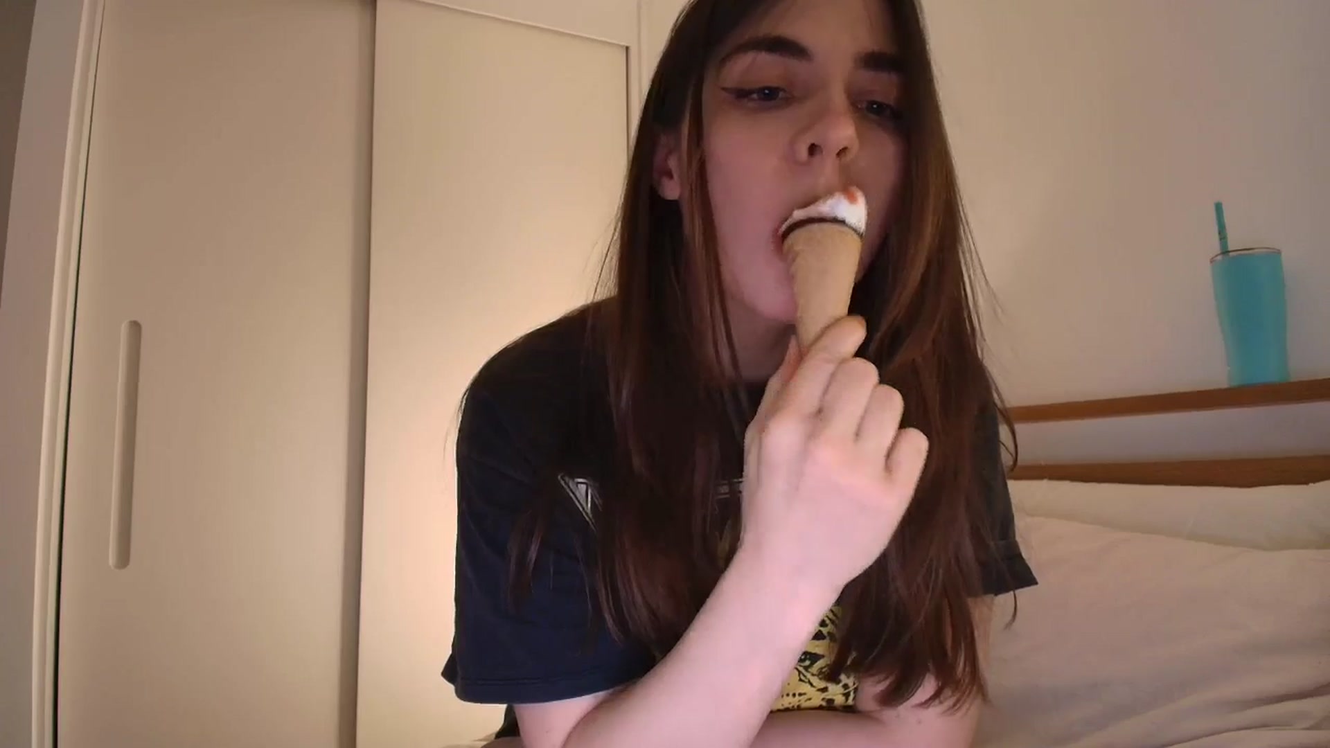 Gallery image thumbnail from bday_sophie's myfreecams stream on, 05/11/2025, 01:57 image 9 of 20
