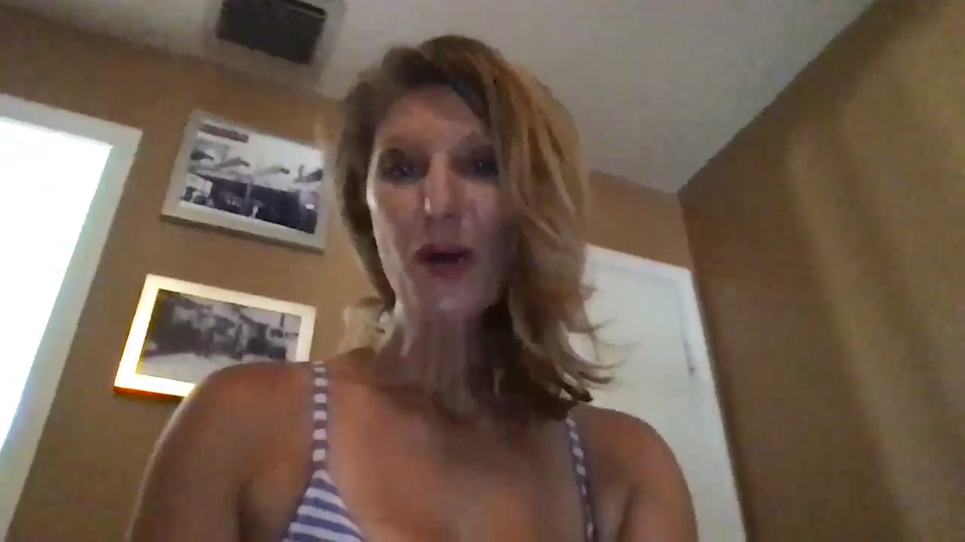 Gallery image thumbnail from beachbikinis's myfreecams stream on, 05/02/2024, 12:55 image 10 of 20