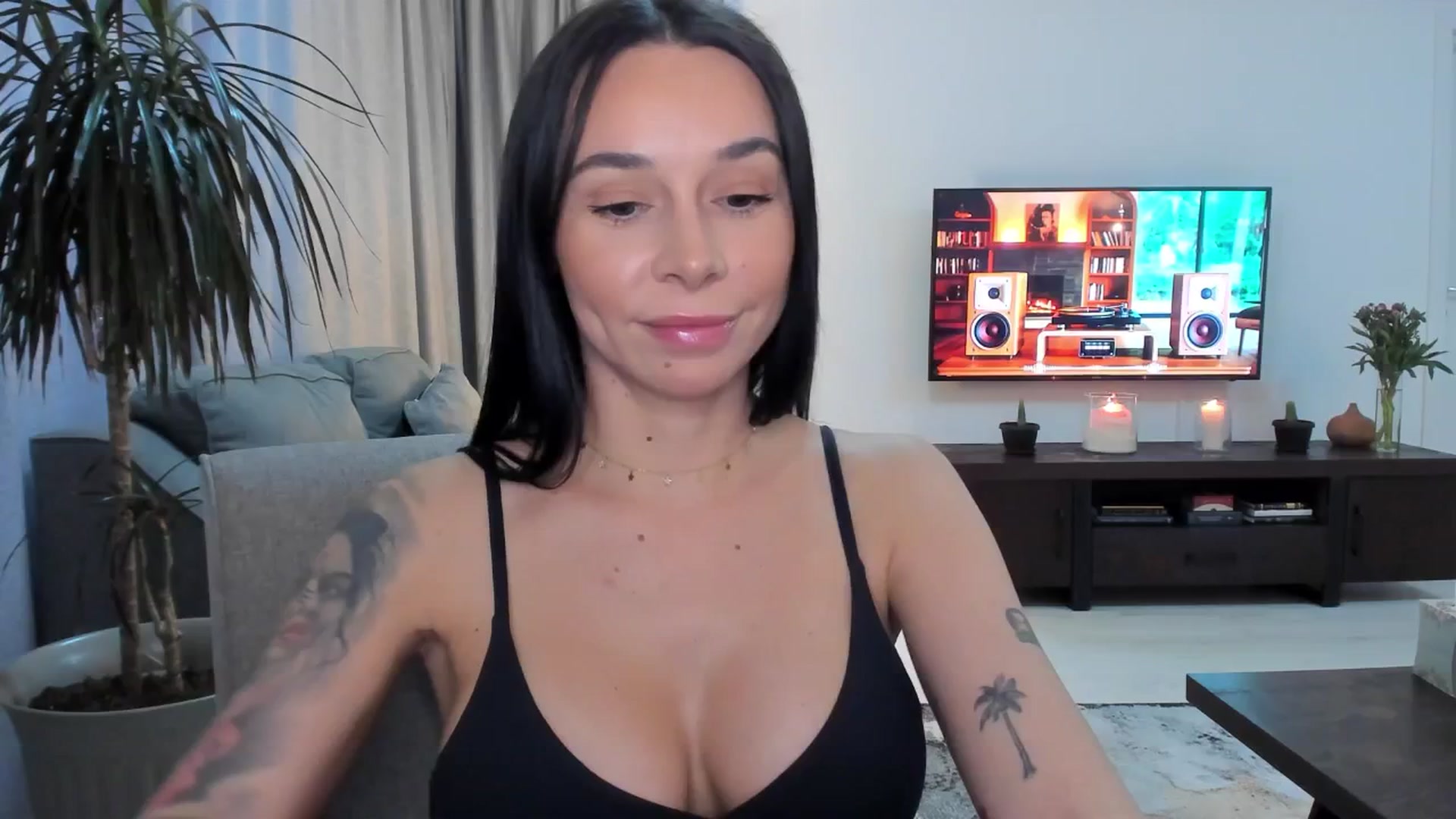 Gallery image thumbnail from beatricebae's myfreecams stream on, 06/17/2025, 15:55 image 13 of 20