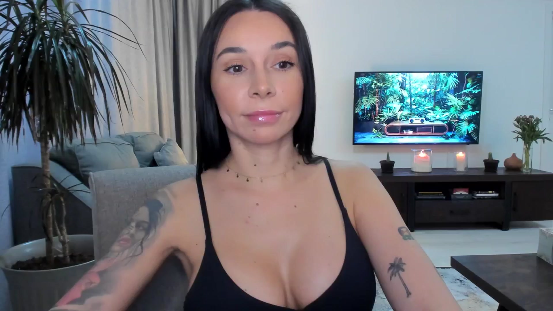 Gallery image thumbnail from beatricebae's myfreecams stream on, 06/17/2025, 15:55 image 7 of 20