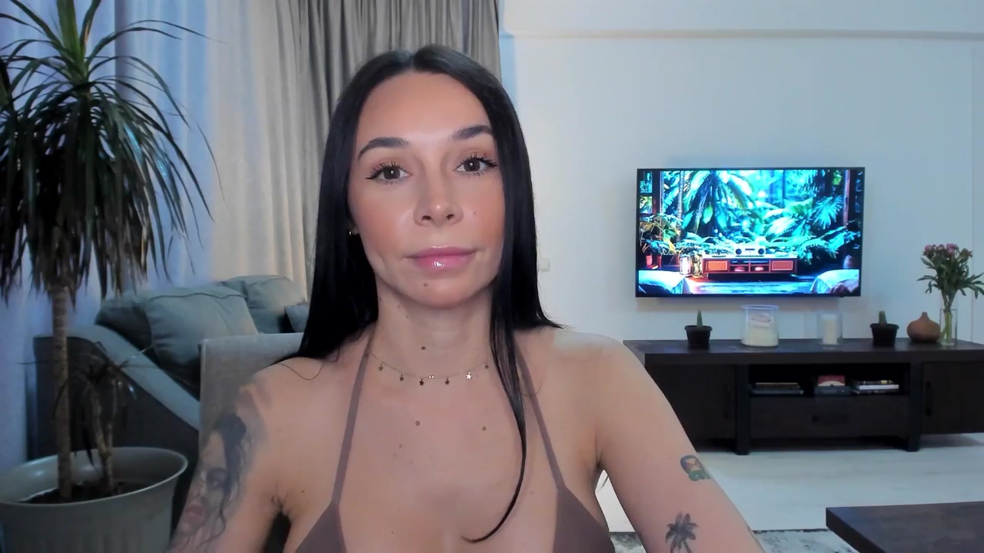 Gallery image thumbnail from beatricebae's myfreecams stream on, 06/19/2025, 14:49 image 4 of 20