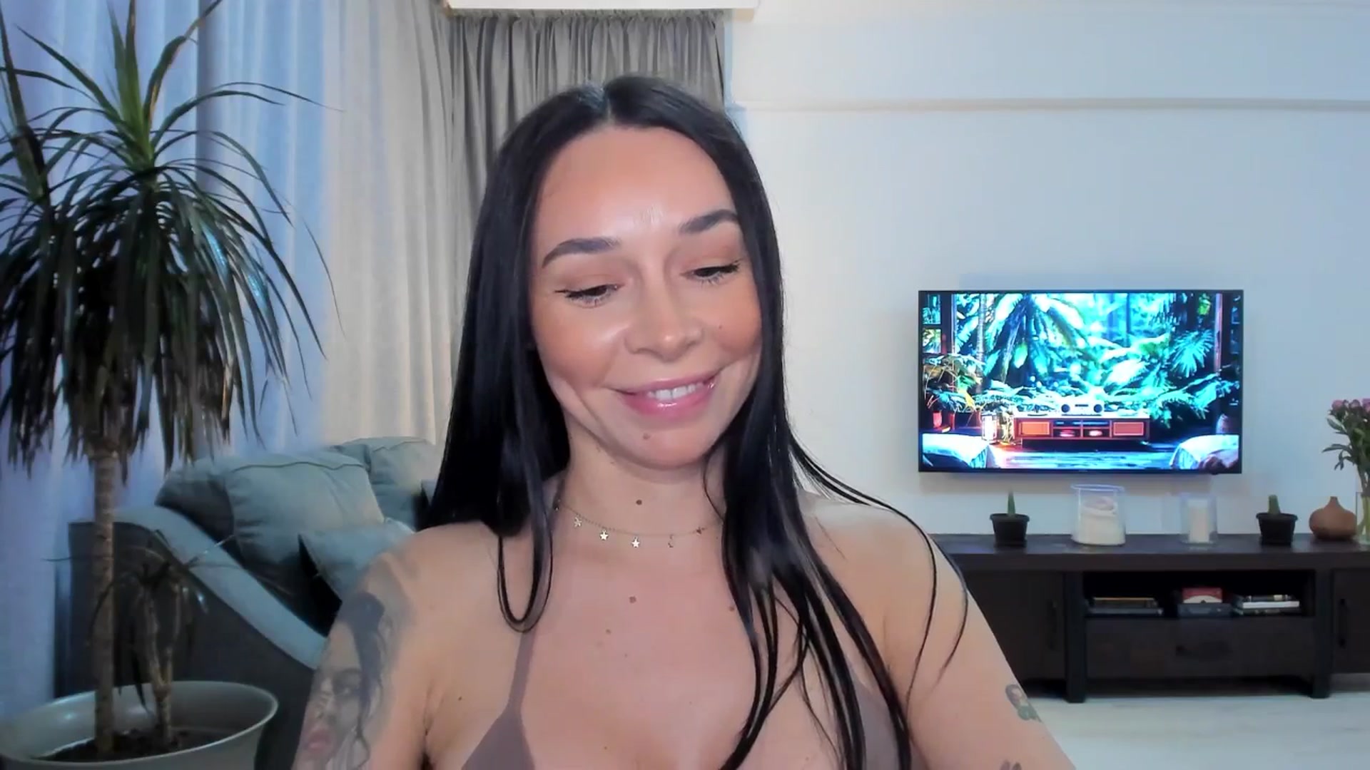 Gallery image thumbnail from beatricebae's myfreecams stream on, 06/19/2025, 14:49 image 20 of 20