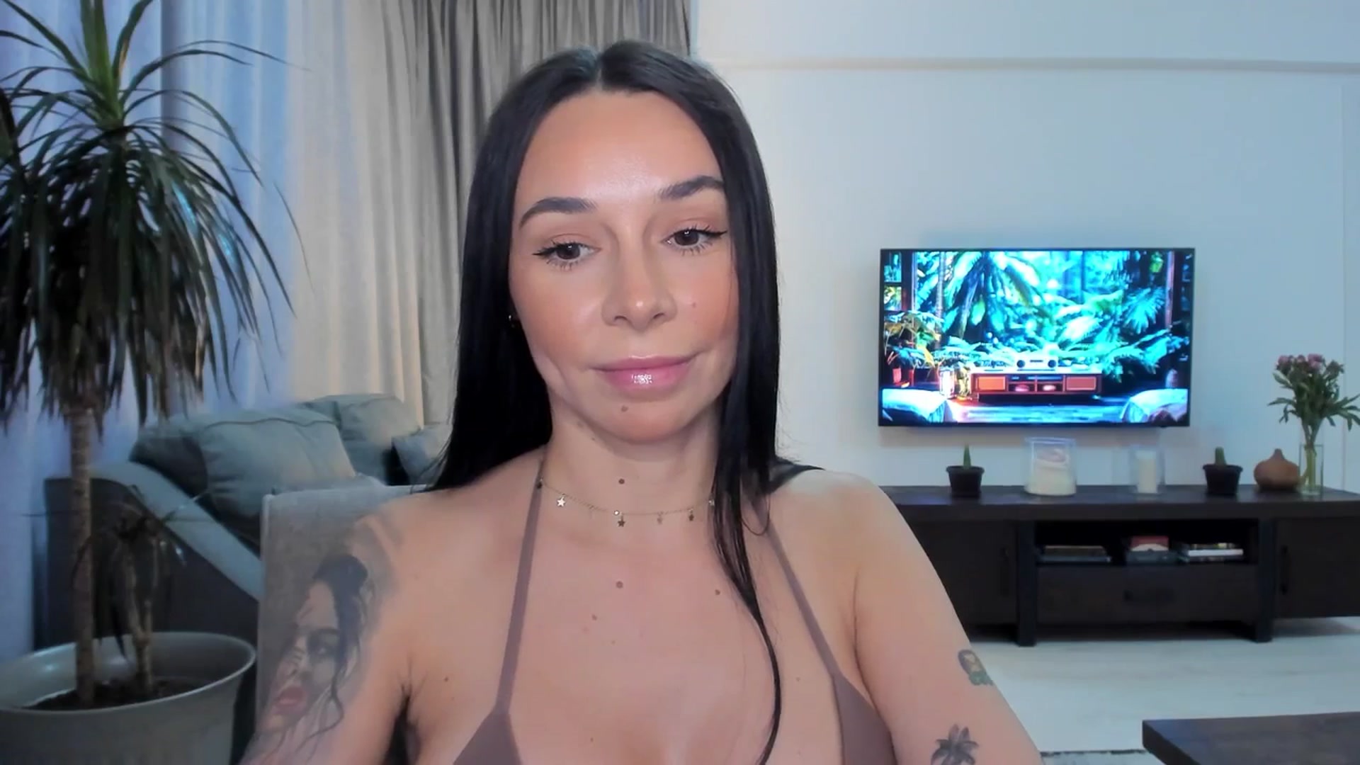 Gallery image thumbnail from beatricebae's myfreecams stream on, 06/19/2025, 14:49 image 15 of 20