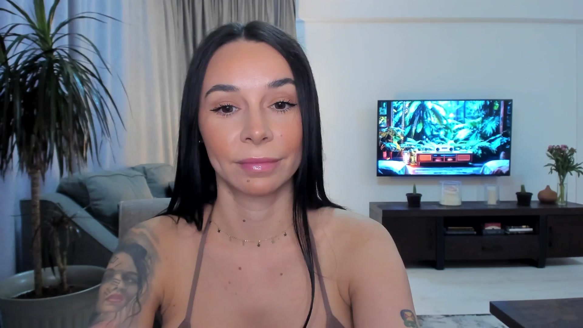 Gallery image thumbnail from beatricebae's myfreecams stream on, 06/19/2025, 14:49 image 5 of 20