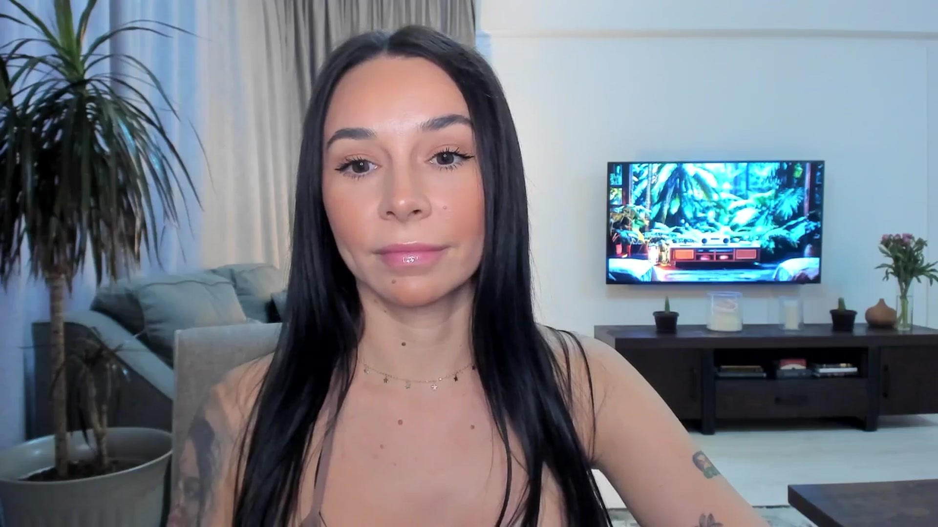 Gallery image thumbnail from beatricebae's myfreecams stream on, 06/19/2025, 14:49 image 9 of 20