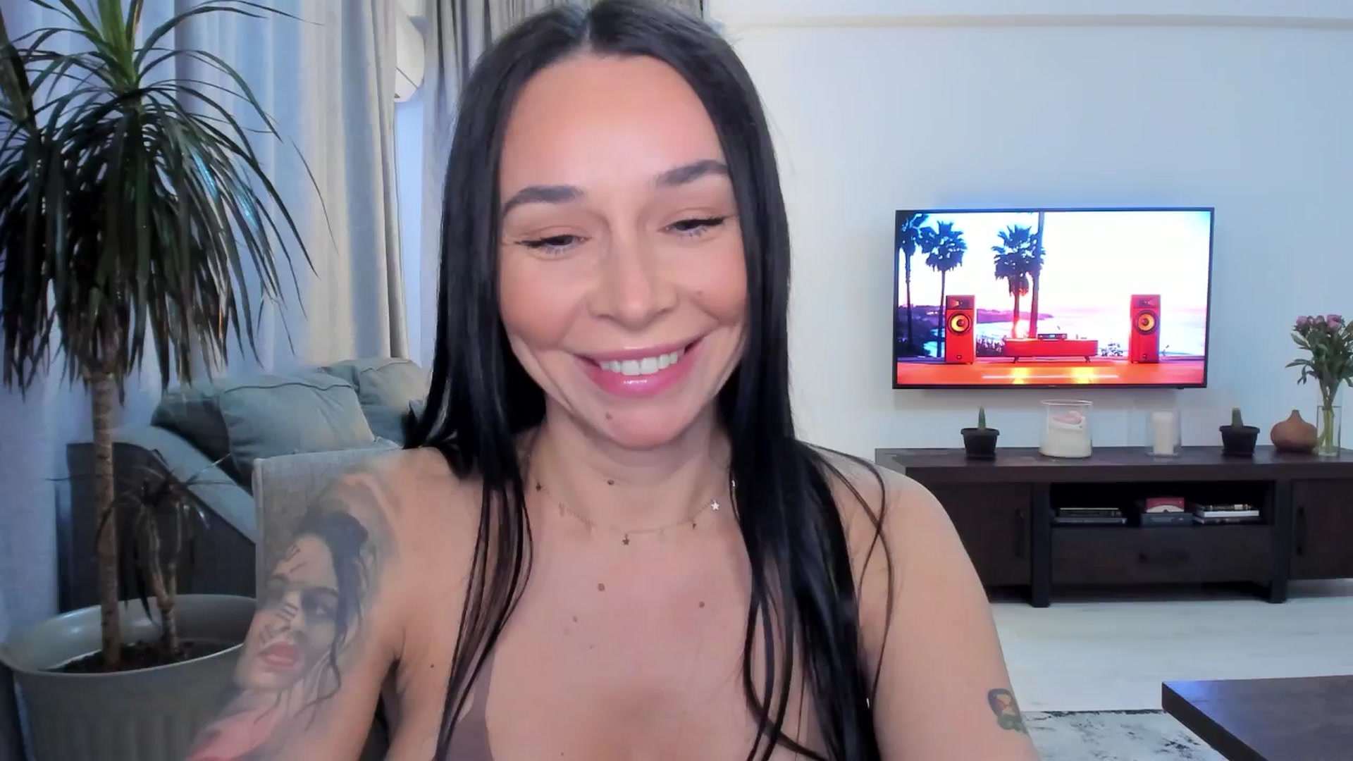 Gallery image thumbnail from beatricebae's myfreecams stream on, 06/19/2025, 16:28 image 10 of 20