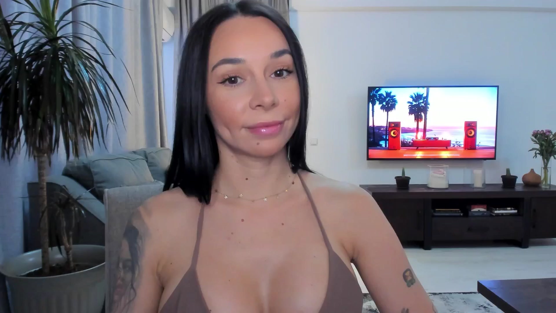 Gallery image thumbnail from beatricebae's myfreecams stream on, 06/19/2025, 16:28 image 13 of 20