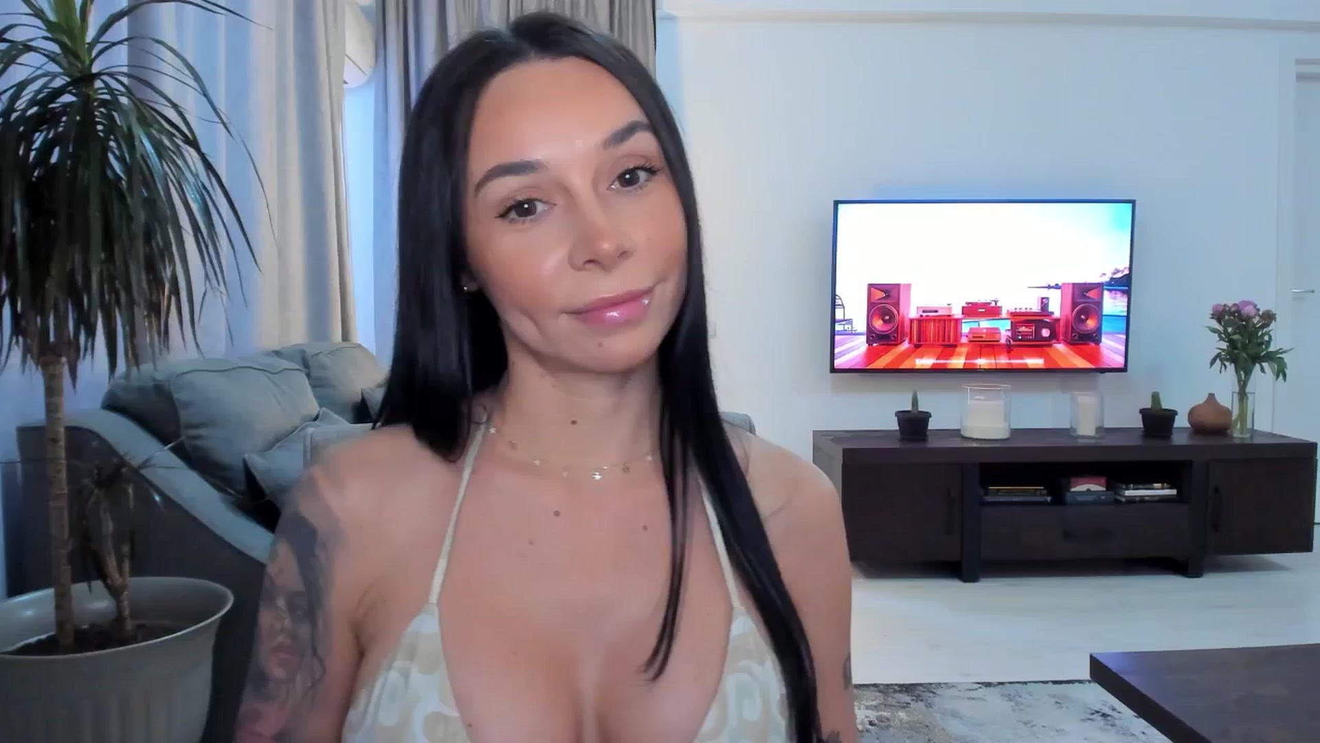 Gallery image thumbnail from beatricebae's myfreecams stream on, 06/20/2025, 14:13 image 17 of 20