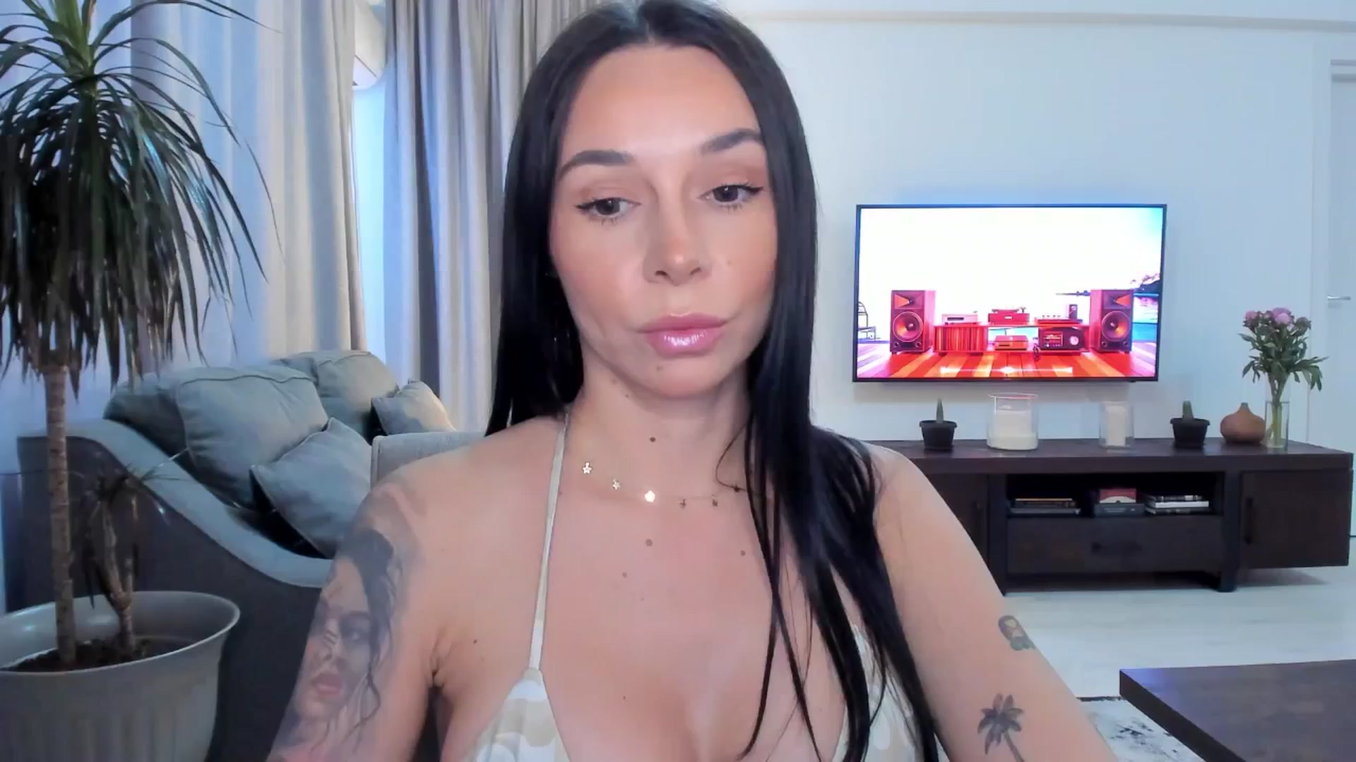 Gallery image thumbnail from beatricebae's myfreecams stream on, 06/20/2025, 14:13 image 10 of 20