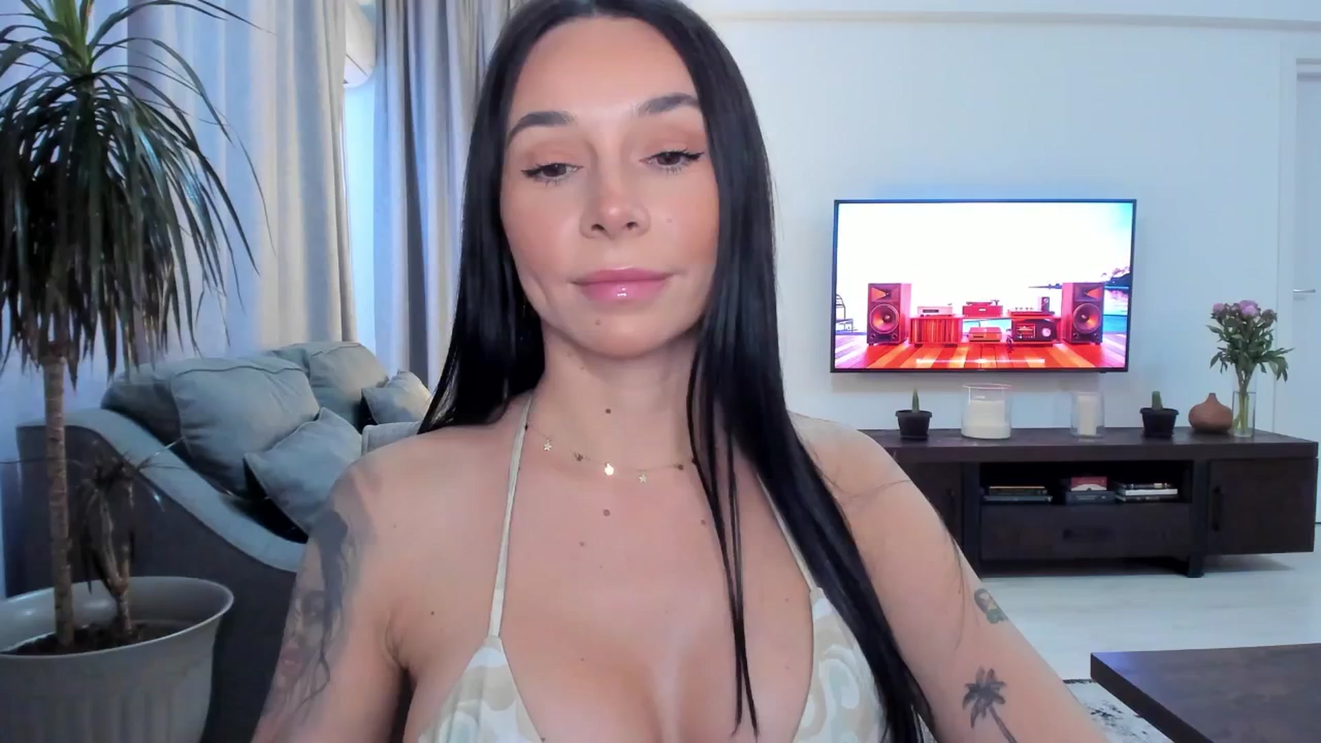 Gallery image thumbnail from beatricebae's myfreecams stream on, 06/20/2025, 14:13 image 6 of 20