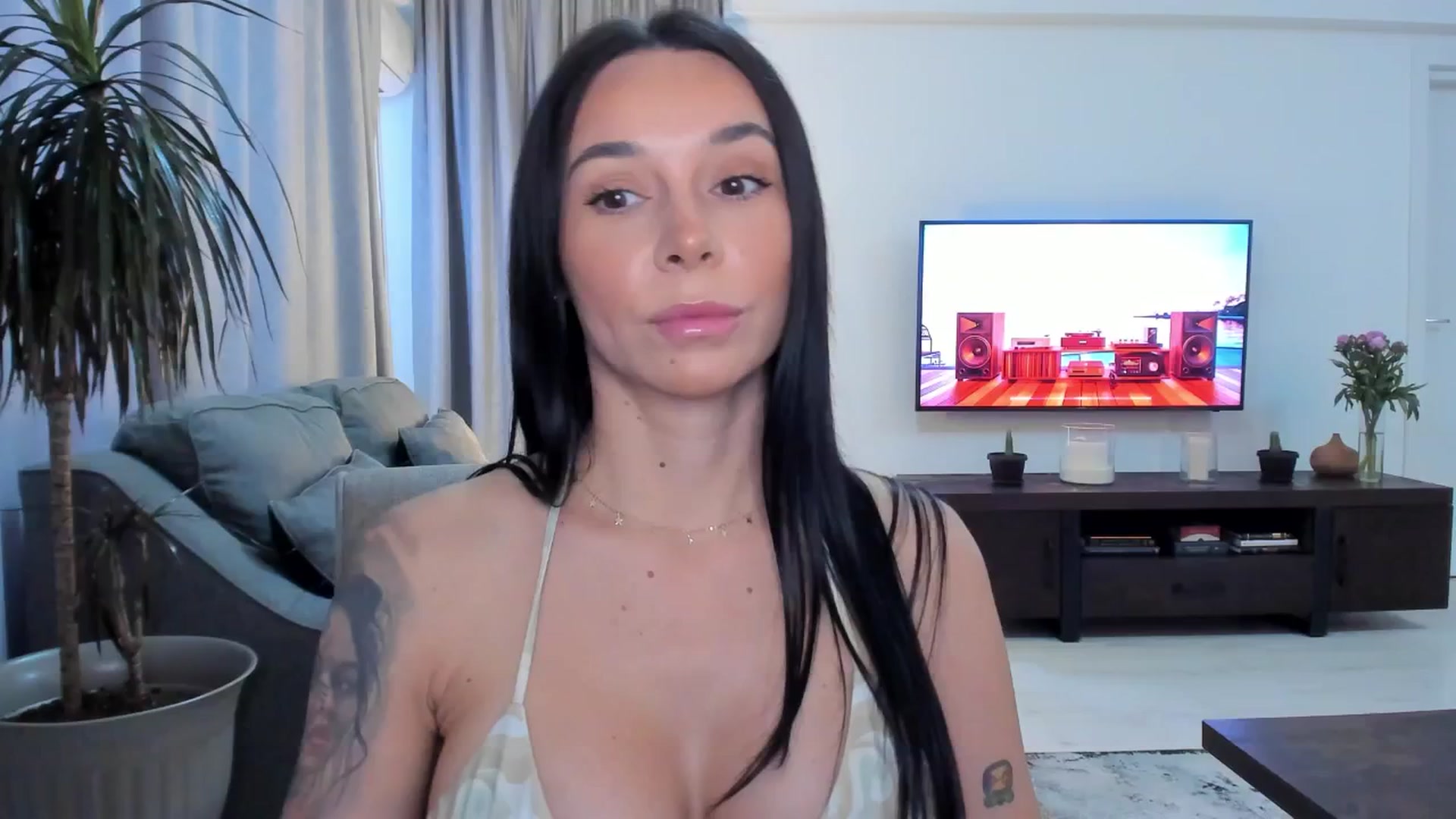Gallery image thumbnail from beatricebae's myfreecams stream on, 06/20/2025, 14:13 image 16 of 20