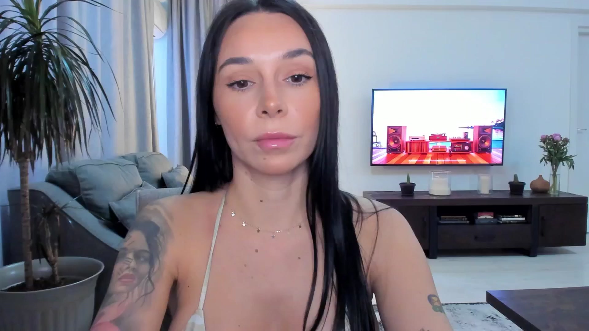 Gallery image thumbnail from beatricebae's myfreecams stream on, 06/20/2025, 14:13 image 14 of 20