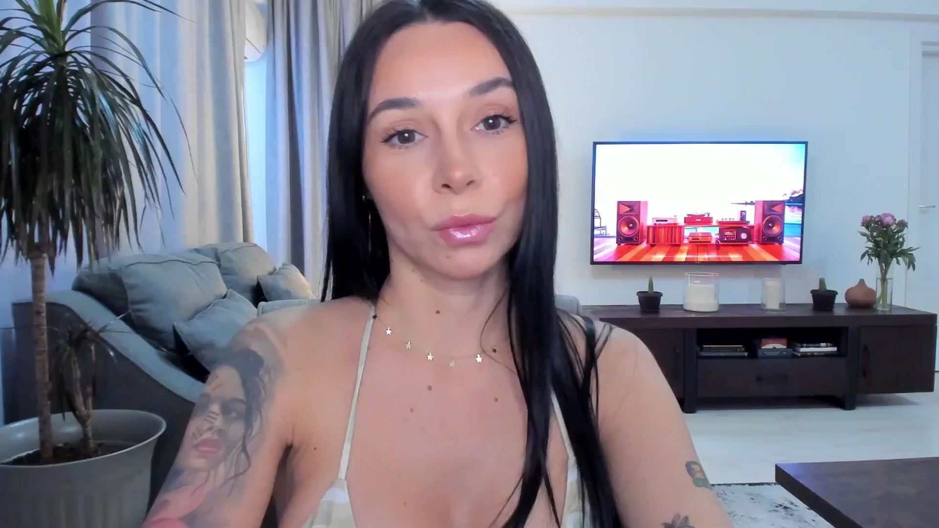 Gallery image thumbnail from beatricebae's myfreecams stream on, 06/20/2025, 14:13 image 11 of 20
