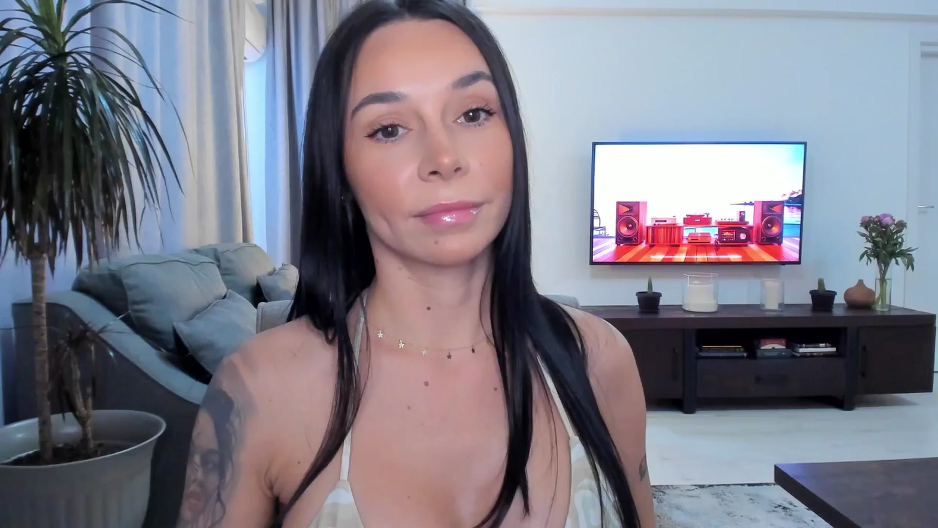 Gallery image thumbnail from beatricebae's myfreecams stream on, 06/20/2025, 14:13 image 8 of 20