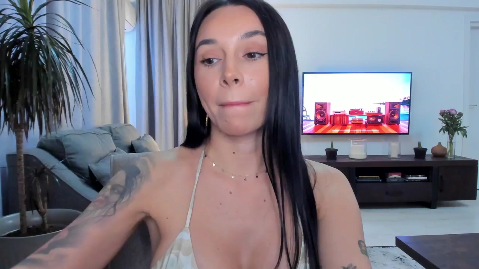 Gallery image thumbnail from beatricebae's myfreecams stream on, 06/20/2025, 14:13 image 18 of 20