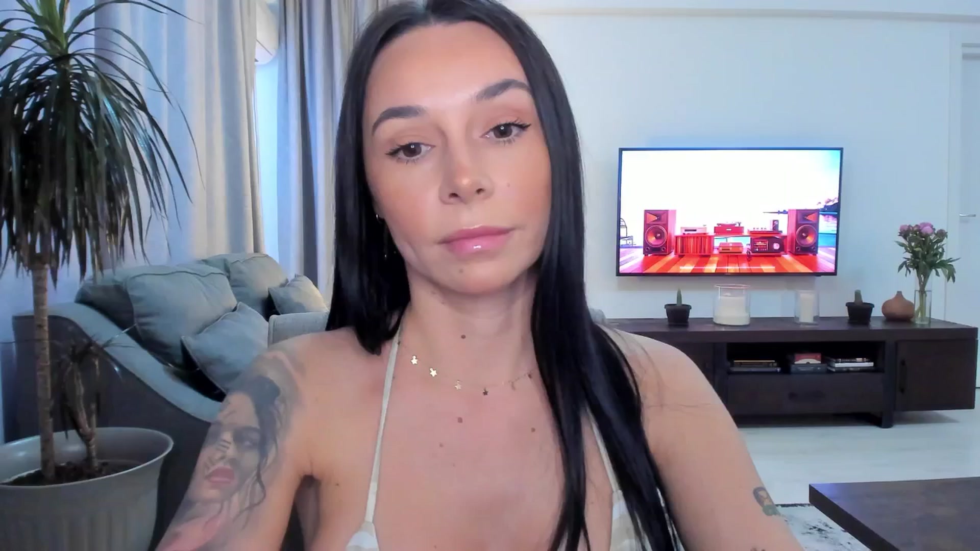 Gallery image thumbnail from beatricebae's myfreecams stream on, 06/20/2025, 14:13 image 7 of 20