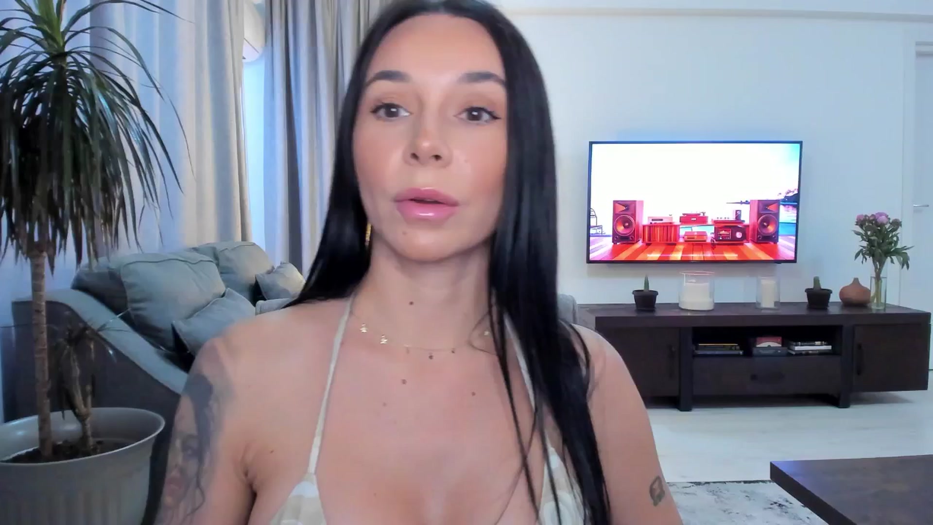 Gallery image thumbnail from beatricebae's myfreecams stream on, 06/20/2025, 14:13 image 9 of 20
