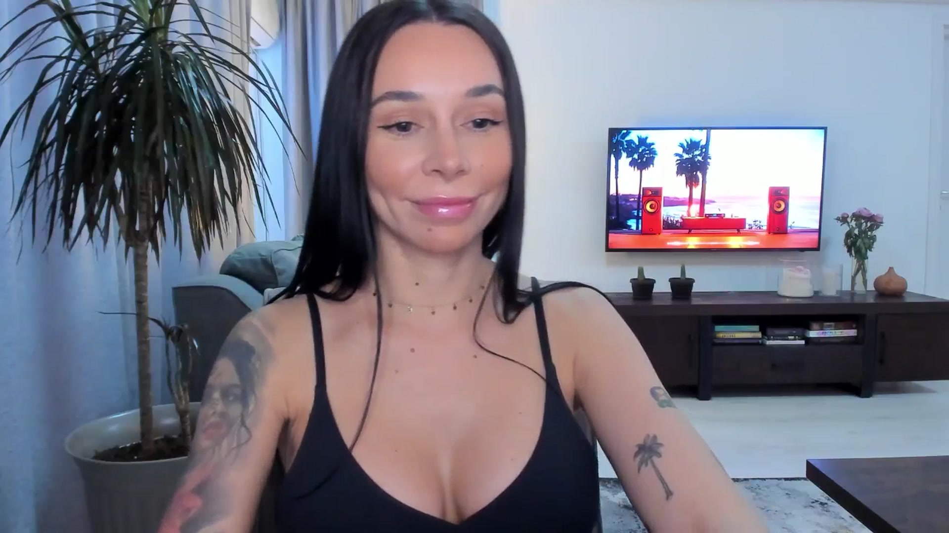 Gallery image thumbnail from beatricebae's myfreecams stream on, 06/23/2025, 14:24 image 12 of 20