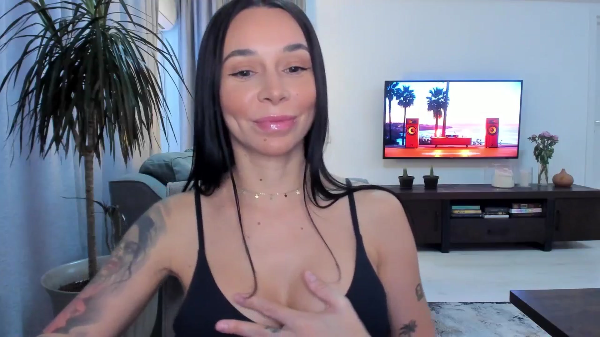 Gallery image thumbnail from beatricebae's myfreecams stream on, 06/23/2025, 14:24 image 15 of 20