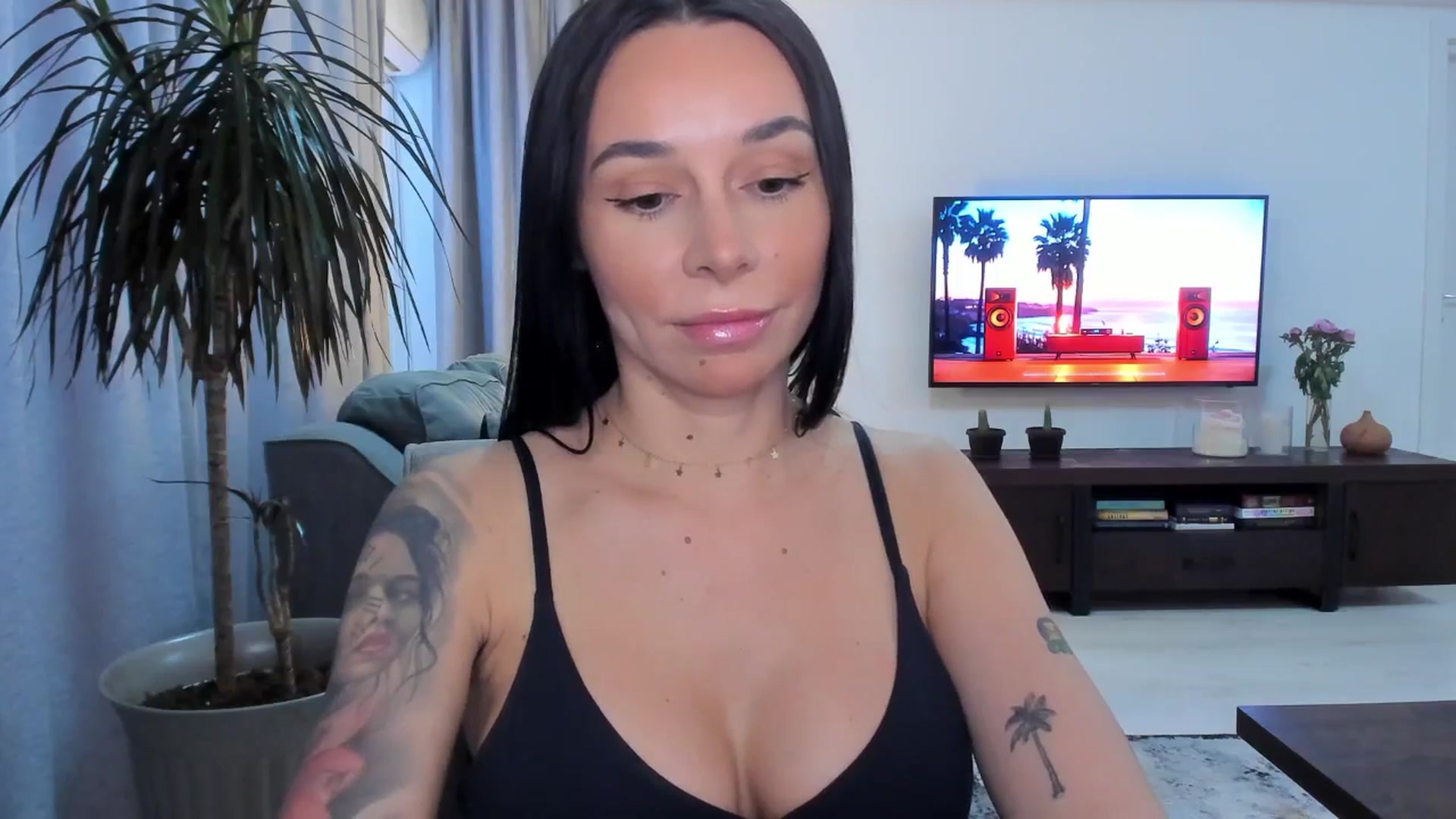 Gallery image thumbnail from beatricebae's myfreecams stream on, 06/23/2025, 14:24 image 6 of 20