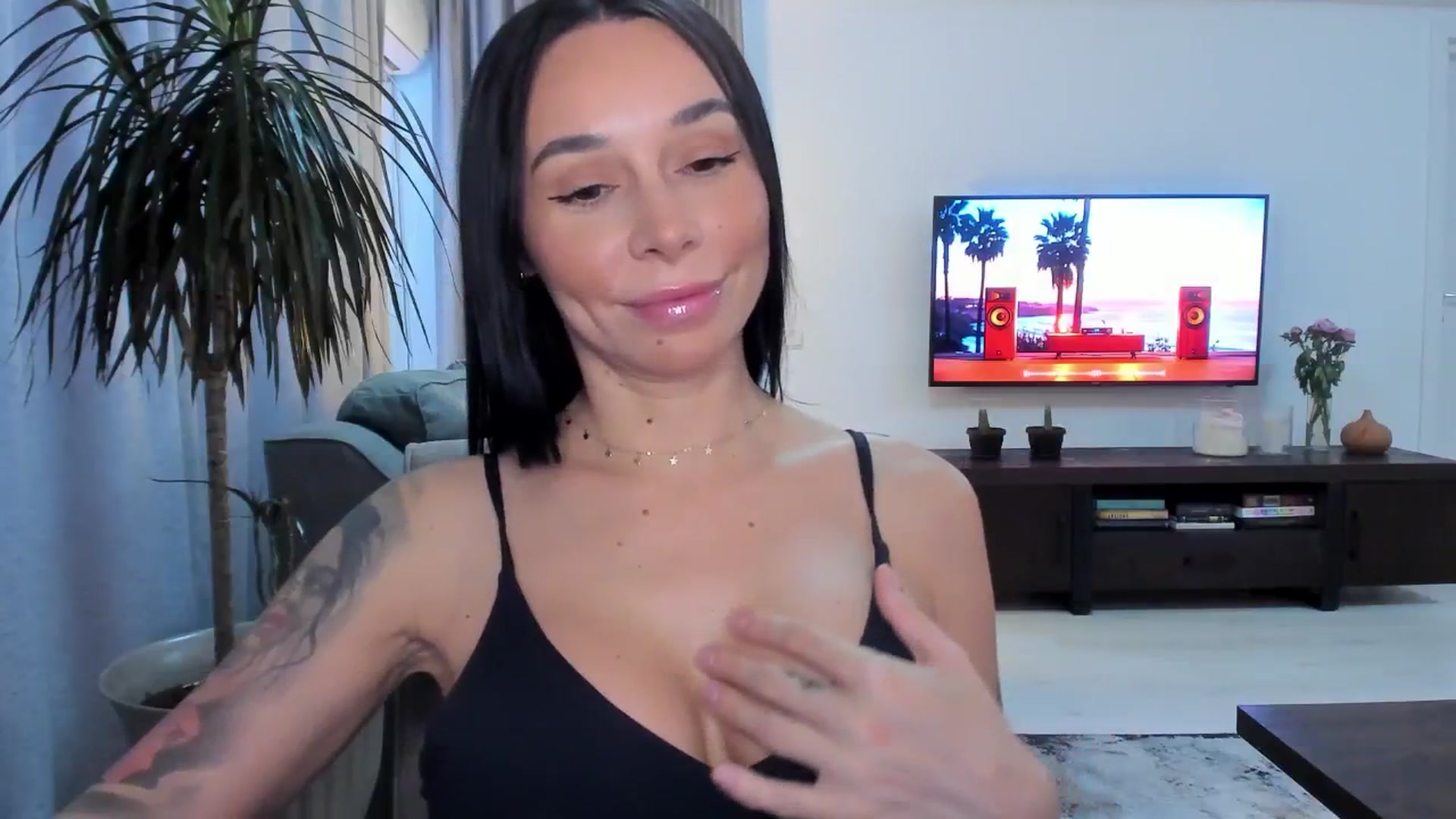 Gallery image thumbnail from beatricebae's myfreecams stream on, 06/23/2025, 14:24 image 17 of 20