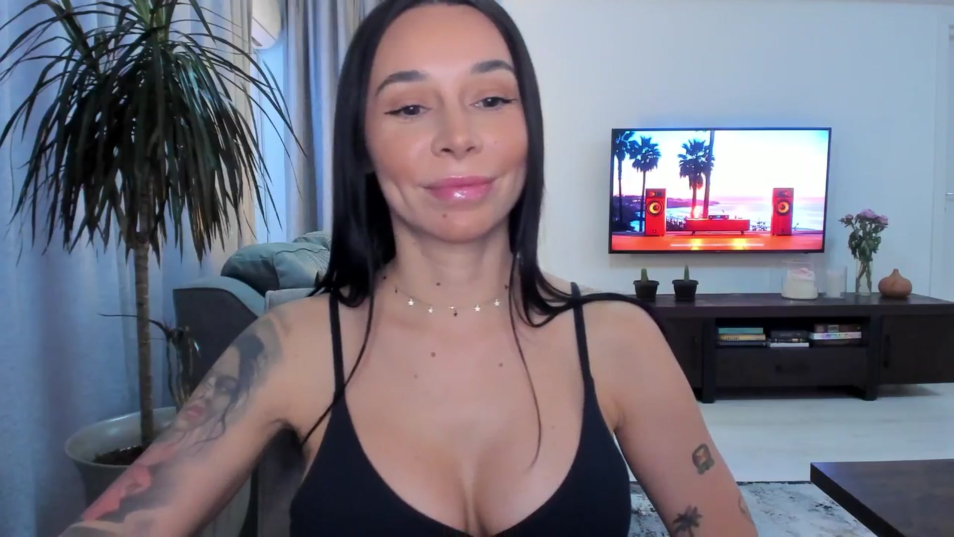 Gallery image thumbnail from beatricebae's myfreecams stream on, 06/23/2025, 14:24 image 14 of 20