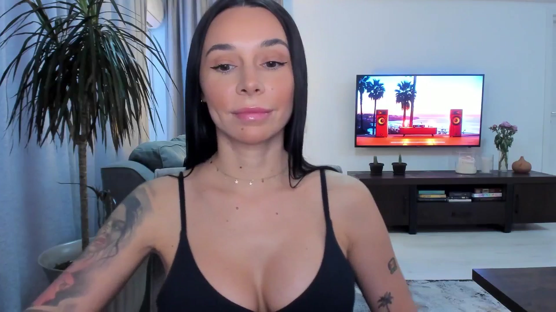 Gallery image thumbnail from beatricebae's myfreecams stream on, 06/23/2025, 14:24 image 10 of 20