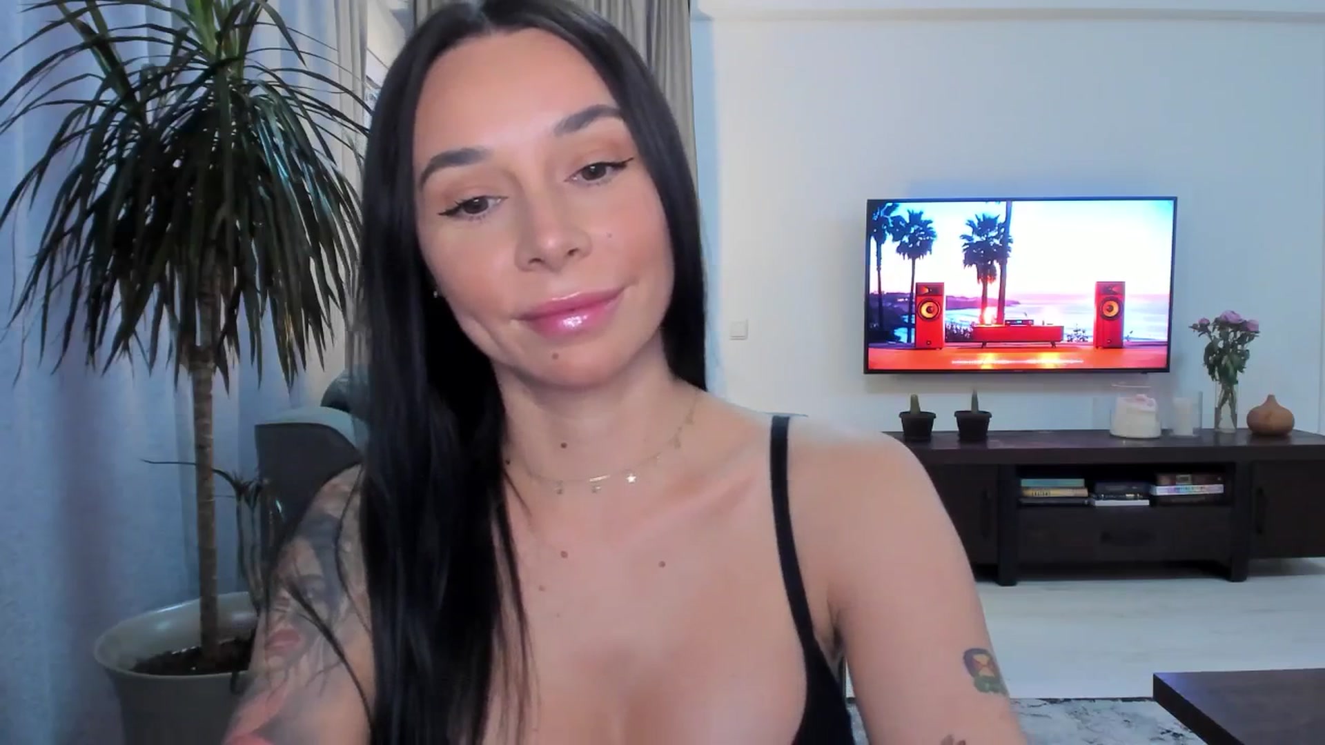 Gallery image thumbnail from beatricebae's myfreecams stream on, 06/23/2025, 16:22 image 14 of 20
