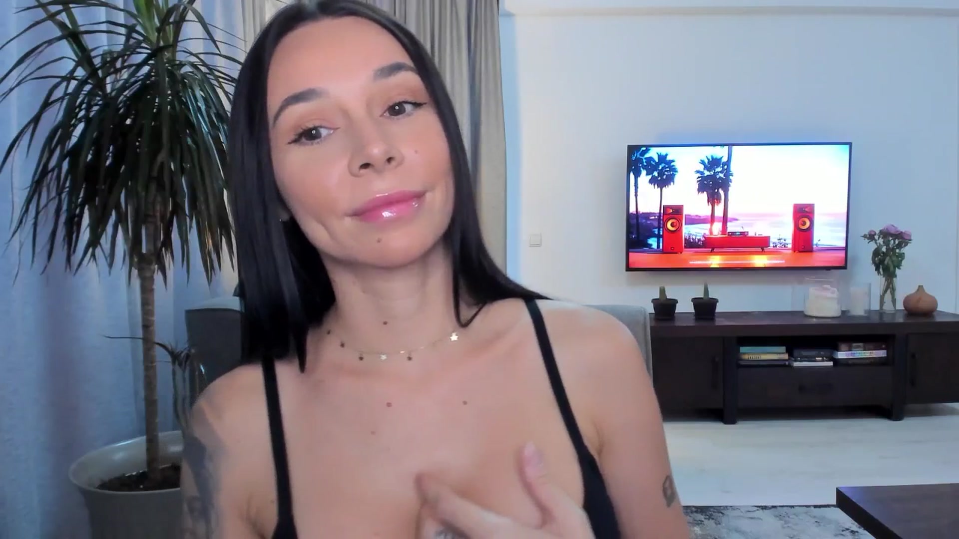 Gallery image thumbnail from beatricebae's myfreecams stream on, 06/23/2025, 16:22 image 3 of 20