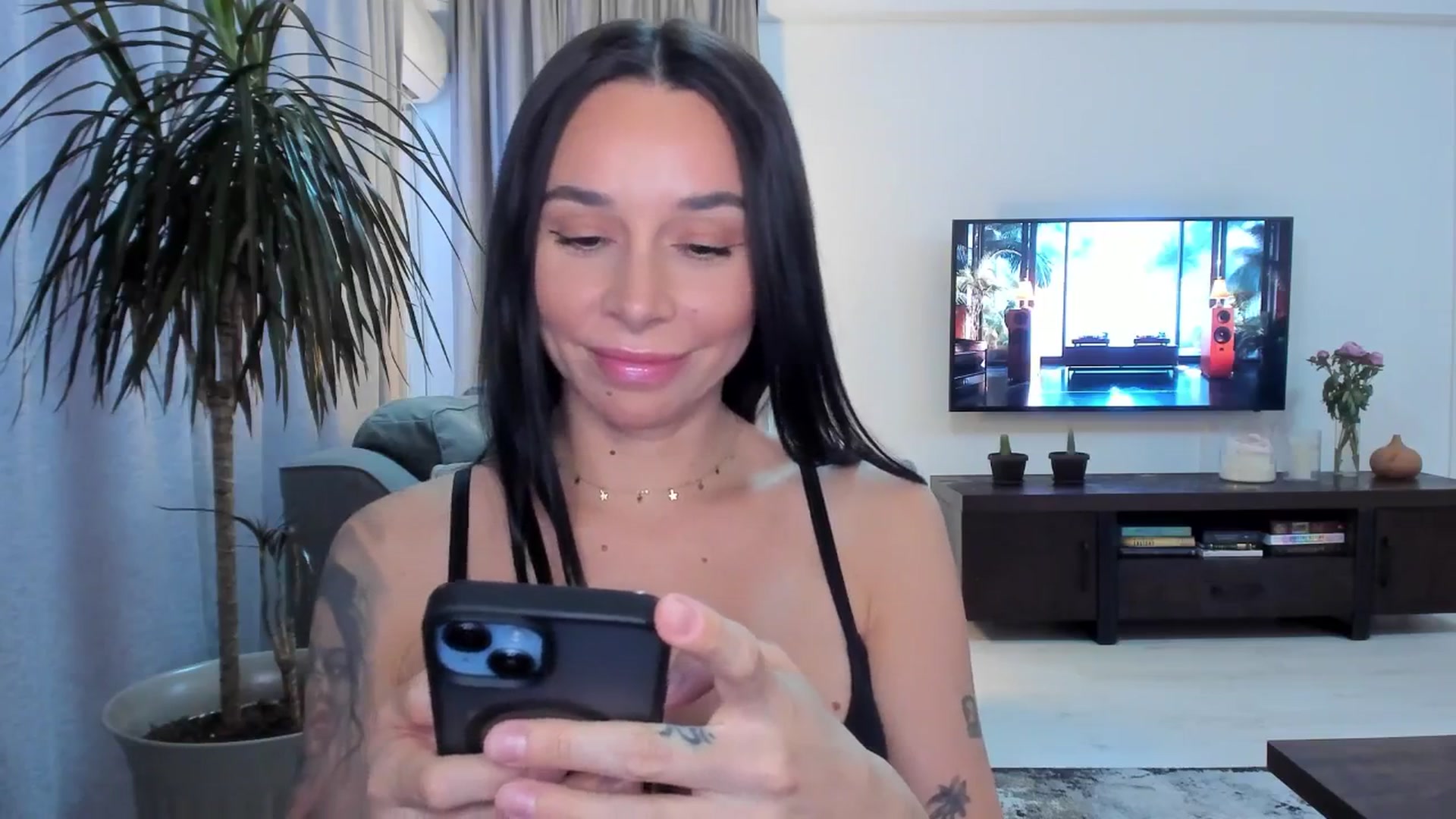 Gallery image thumbnail from beatricebae's myfreecams stream on, 06/23/2025, 16:22 image 19 of 20