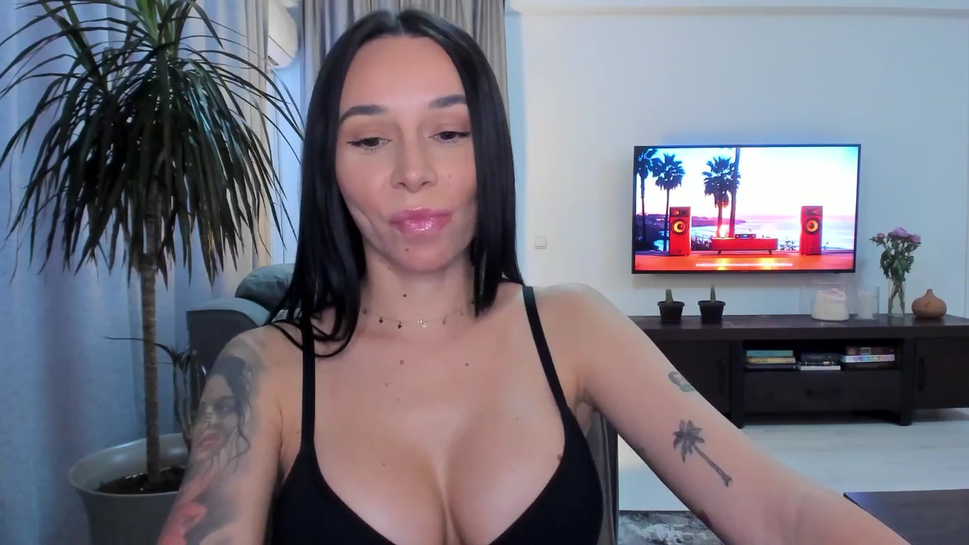 Gallery image thumbnail from beatricebae's myfreecams stream on, 06/23/2025, 16:22 image 12 of 20