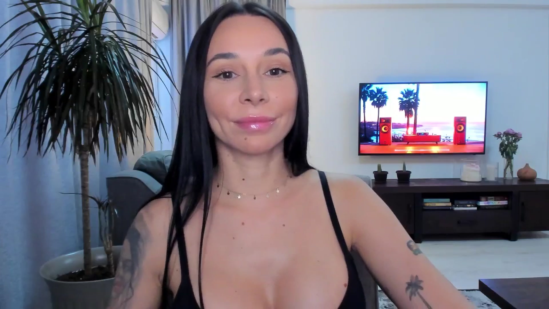 Gallery image thumbnail from beatricebae's myfreecams stream on, 06/23/2025, 16:22 image 5 of 20